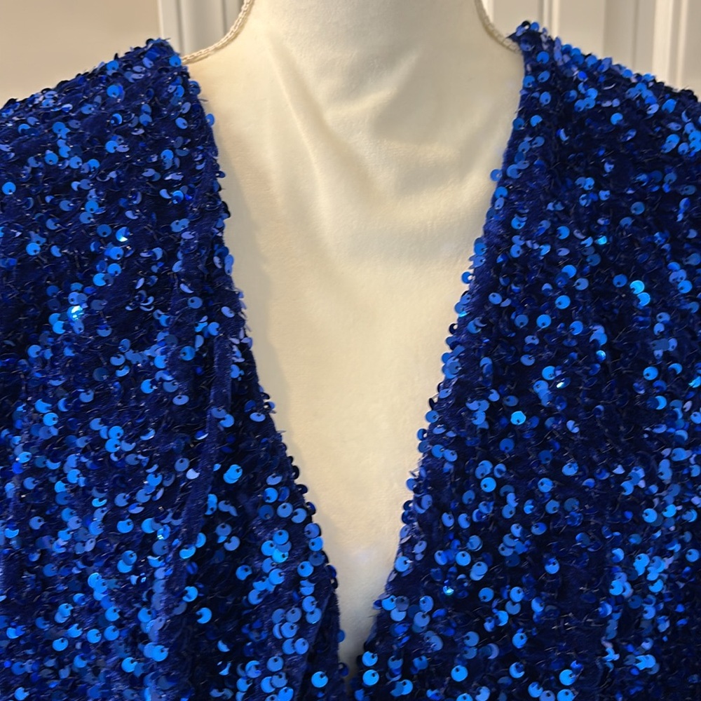 Beautiful blue sequined dress. - Picture 5 of 12